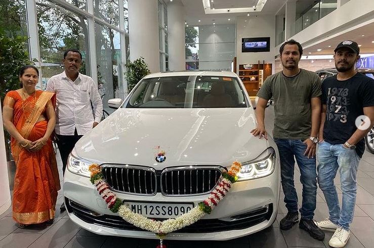 kronten gaming aka Chetan Chandgude with his first car with family