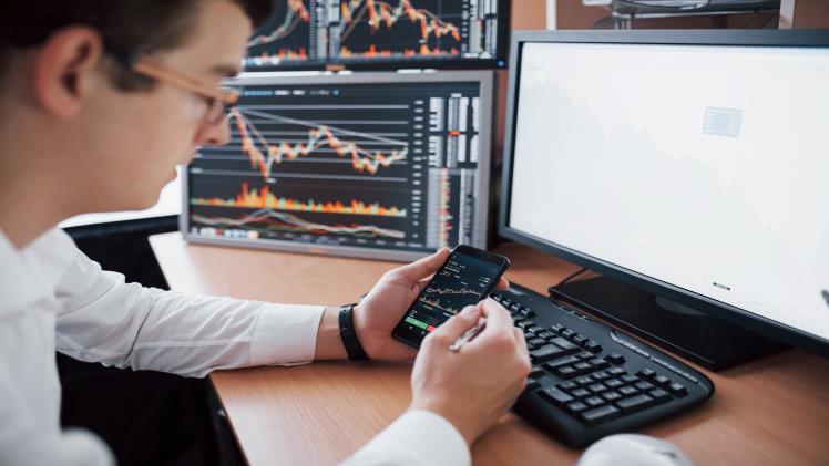 Atfx Vs. Traders Domain Review: Choosing the Right Broker